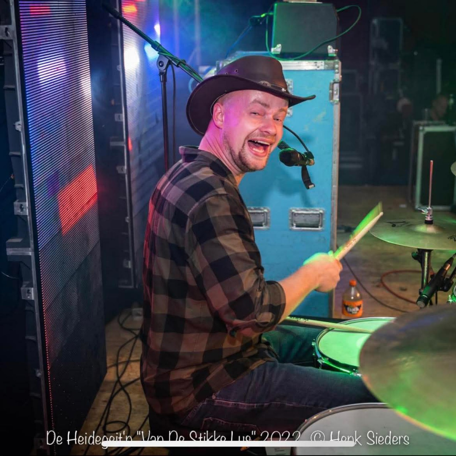 Robbin - drummer
